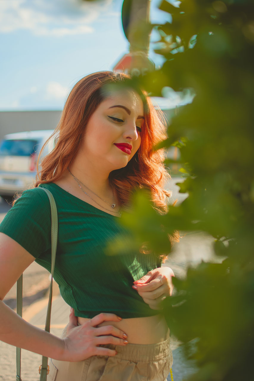 Cabelo Ruivo com Top Verde