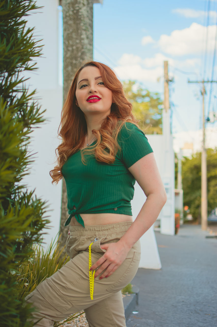 Look do Dia Blusa Verde com Calça Cargo