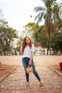 Look Calça Jeans e Blusa Branca