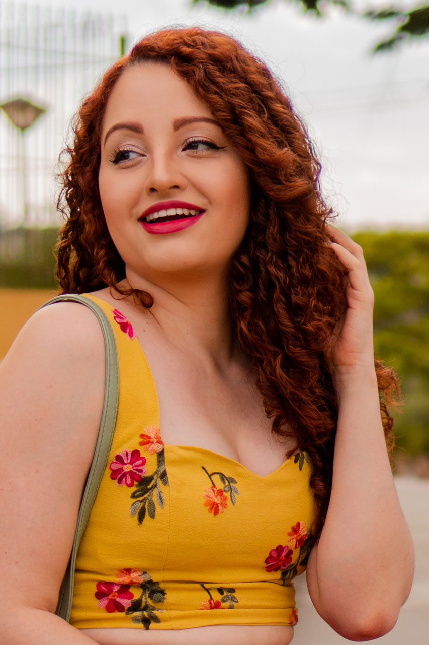 Cropped Amarelo Bordado