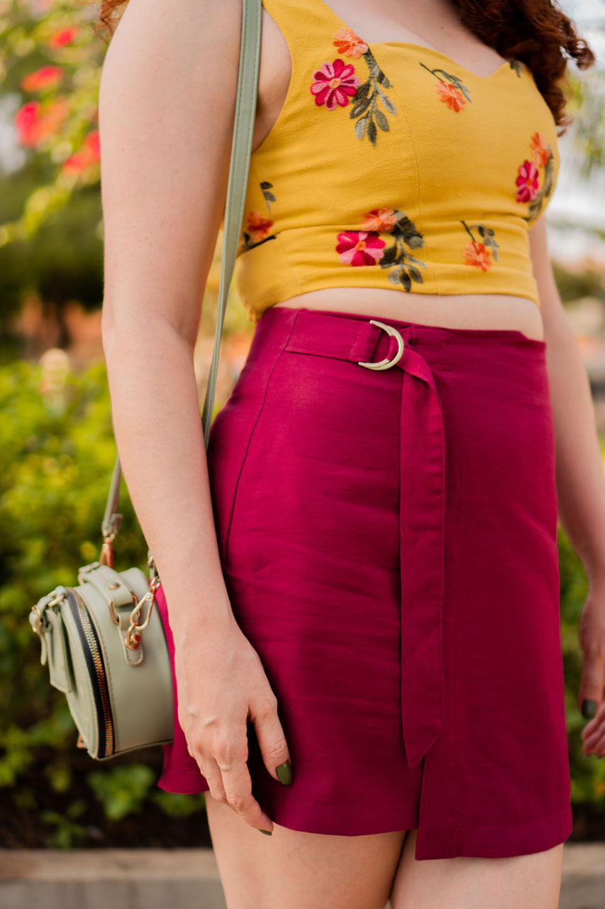 Look Vinho e Amarelo