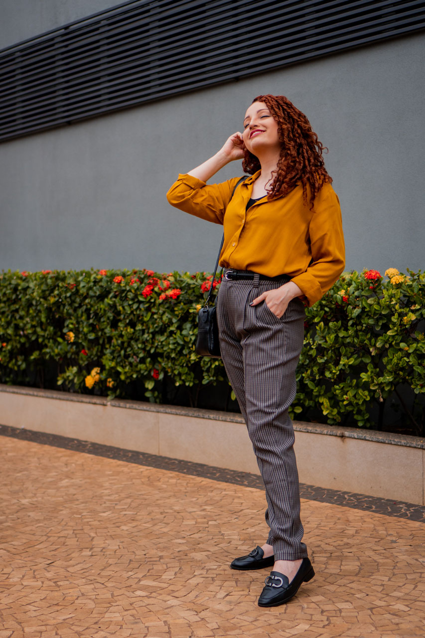 Calça Xadrez com Camisa Amarela