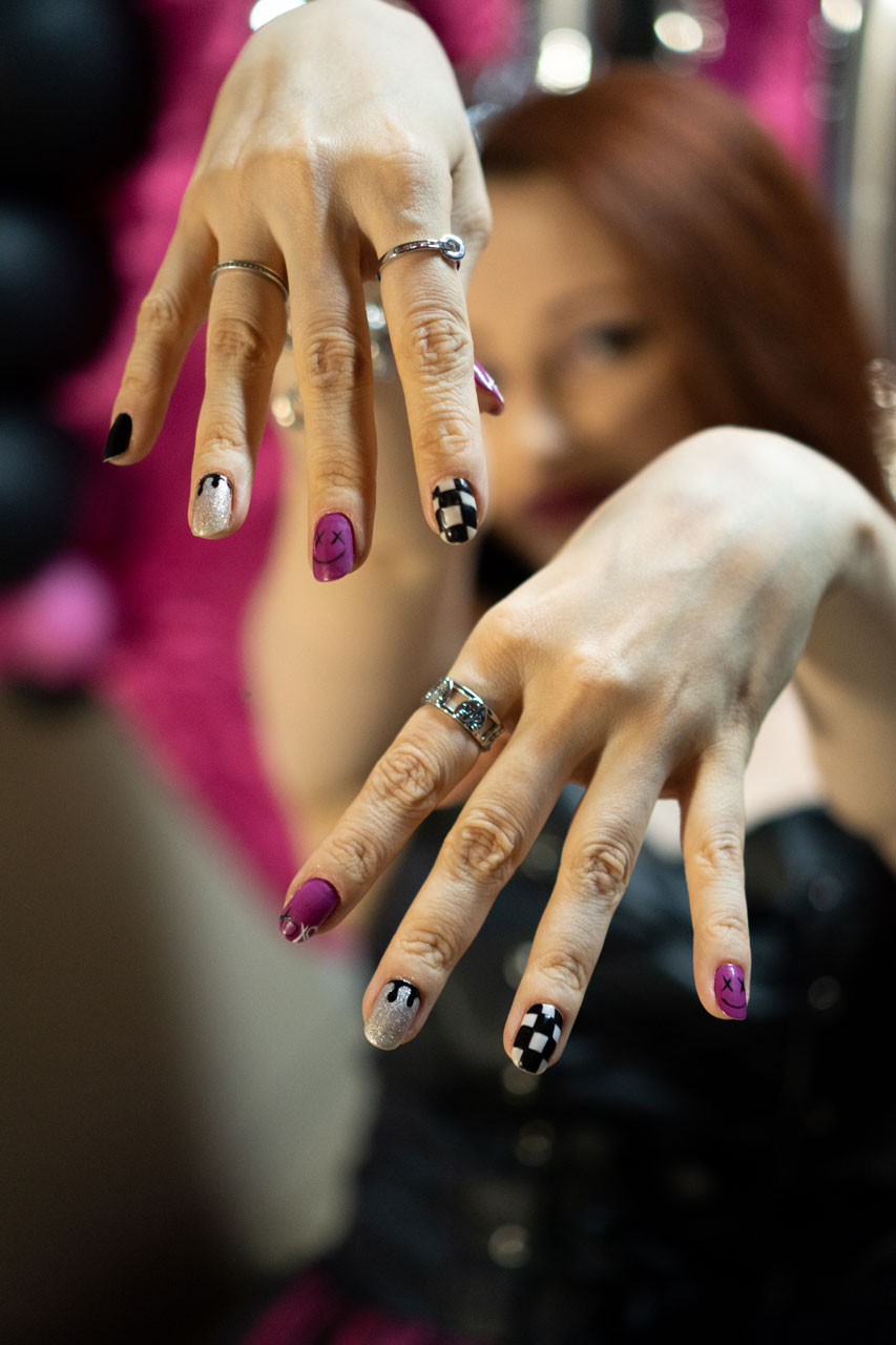 Unhas Decoradas para Festa Emo