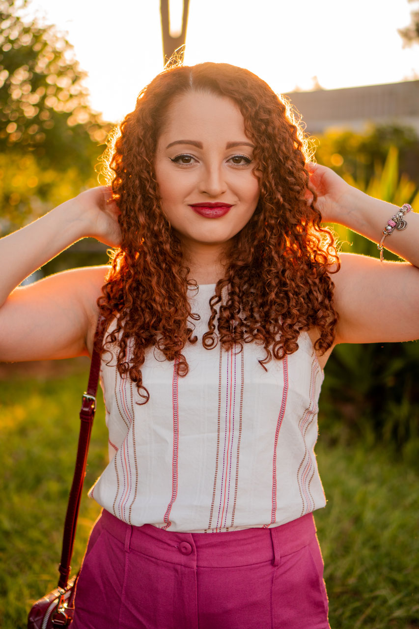 Blusa Branca com Listras Coloridas