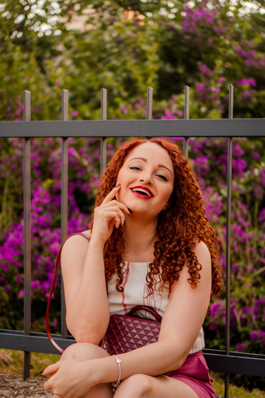 Look Rosa Vinho e Branco Elegante